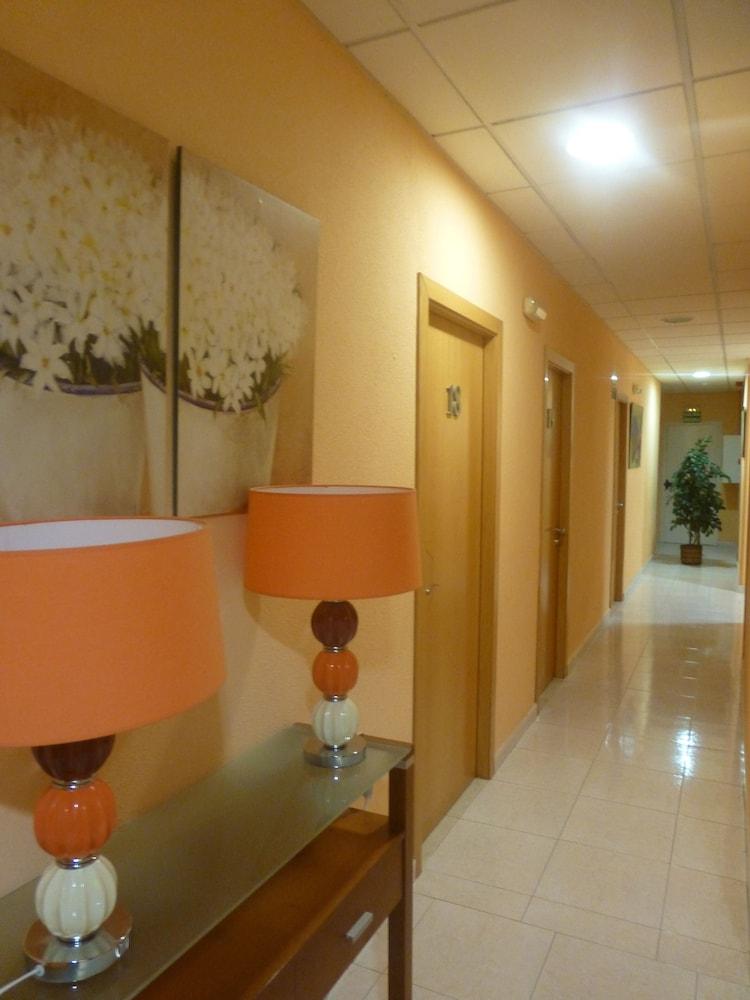 Hostal El Val Alcalá de Henares Exterior foto
